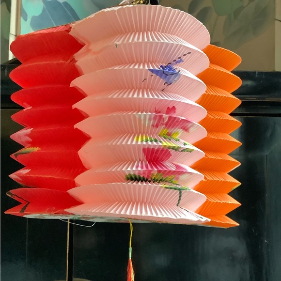 Vintage Asian Paper Lanterns Four Colors Hand Painted - Picture 4 of 7